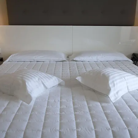 Desenzano فندق ديسينسانو ديل غاردا