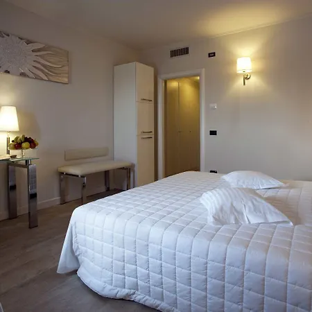 Desenzano فندق ديسينسانو ديل غاردا