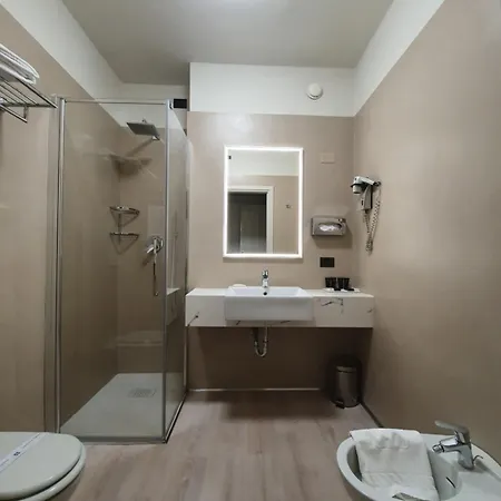 Desenzano فندق ديسينسانو ديل غاردا